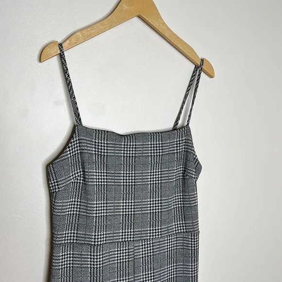 Simons Jumpsuit - Picture 4 of 7